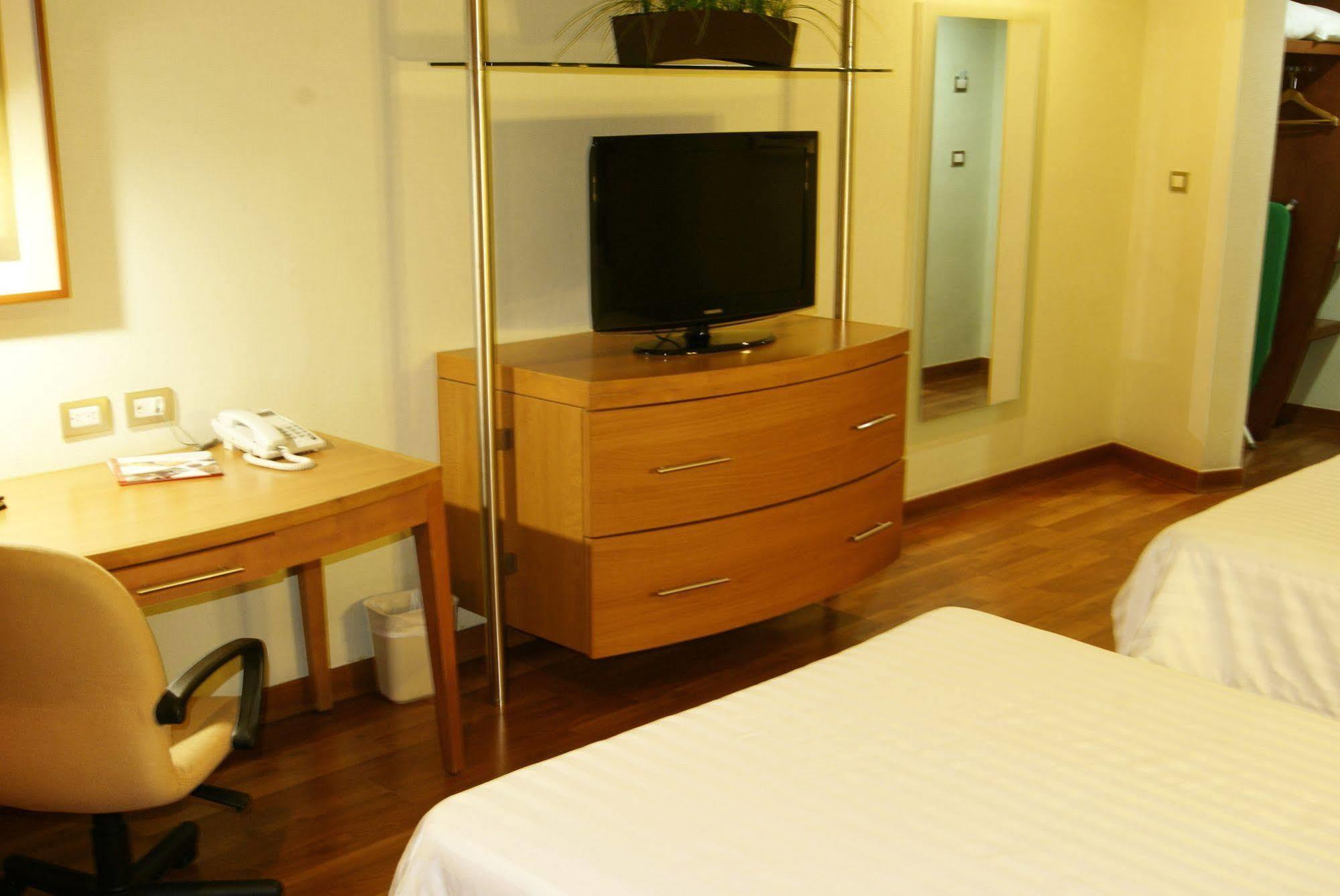 Hotel Mercury Inn Querétaro Esterno foto